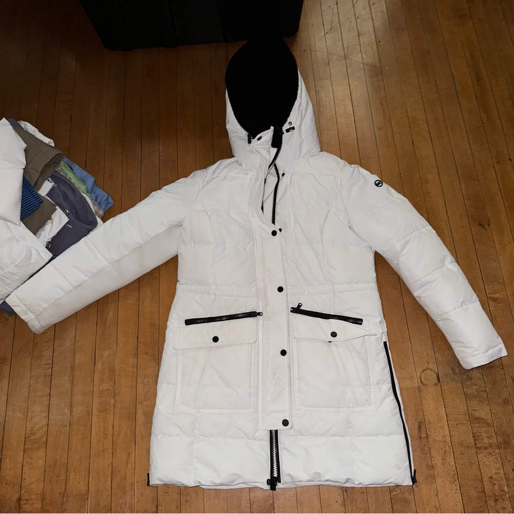 MK white puffer